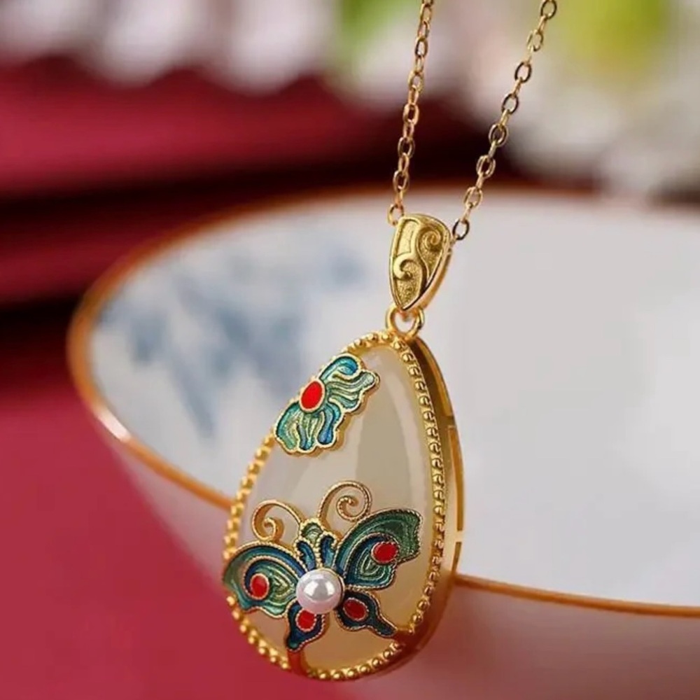 Classic Gold Butterfly & Floral Vintage Pearl Design Necklace - Picture 1 of 3